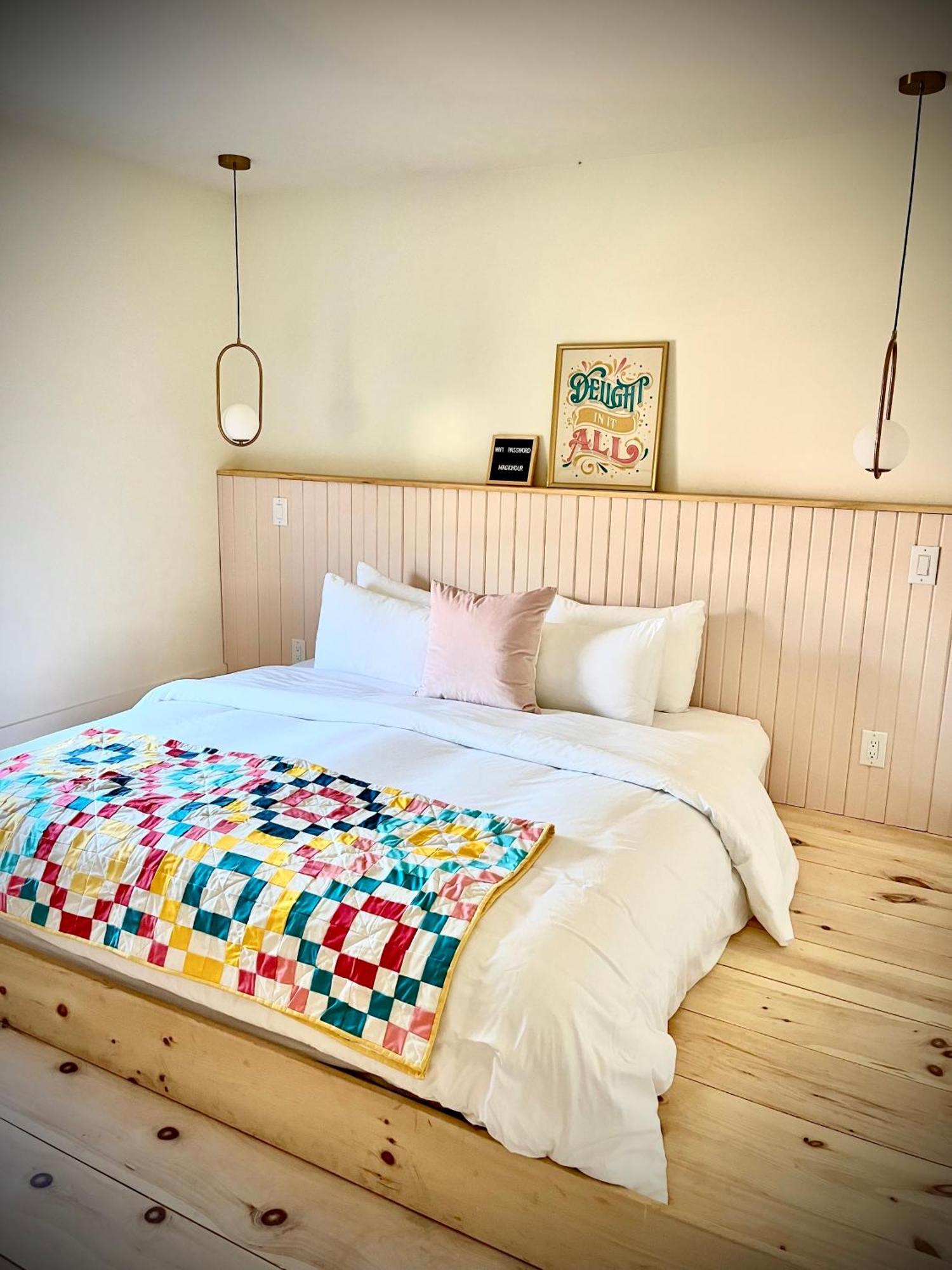 The August House Hotel Уиндзор Екстериор снимка